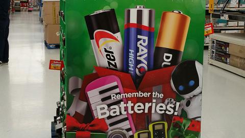 Walmart 'Remember the Batteries' Holiday Pallet Display